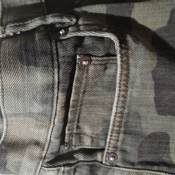 🦋🏵️🦋We the Free Camp Cut Off Shorts - Picture 4 of 12